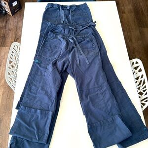 Spread Good Cheer Scrub Pants w/ pockets. Size M (3)